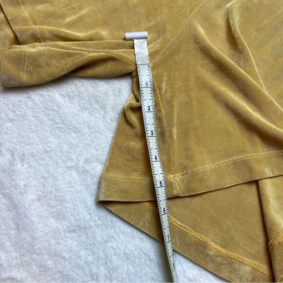 BCBG Paris Knits Vintage Gold Tone Shimmering Pull On Shorts - Picture 8 of 8